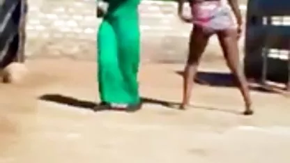 سکسی دختر بسیار جوان fucks در سایت فیلم سوپر سکسی بزرگ دیک